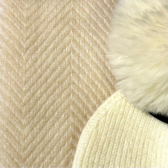 Vince Camuto Cream Beanie & Knit Scarf Set. NWT - Picture 4 of 4